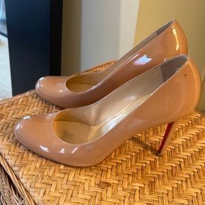 Christian Louboutin Pumps - Nude Patent, Almond Toe, 100mm heel - SZ 40.5